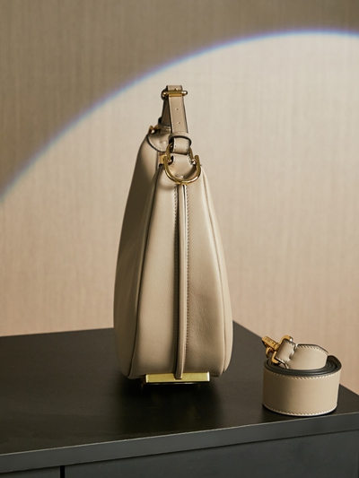 フェンディバッグ背面デザイン